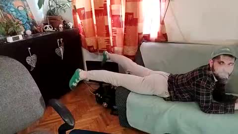 moonhold online show from 11/04/25, 10:03