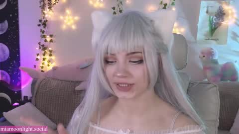 Snapshot of moonlight_mia chatting on 02/19/25, 05:16 Mia online show from 02/19/25, 05:16