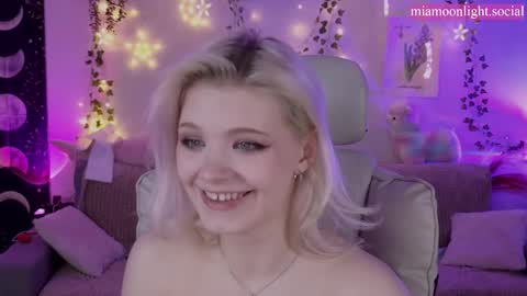 Snapshot of moonlight_mia chatting on 03/08/25, 08:14 Mia online show from 03/08/25, 08:14