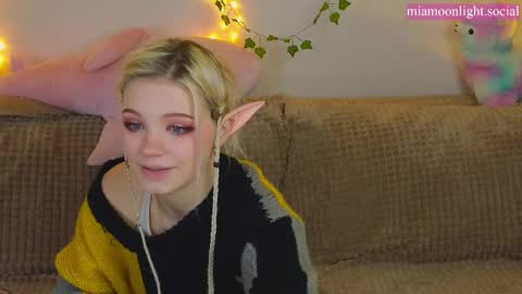 Snapshot of moonlight_mia chatting on 03/12/25, 04:24 Mia online show from 03/12/25, 04:24