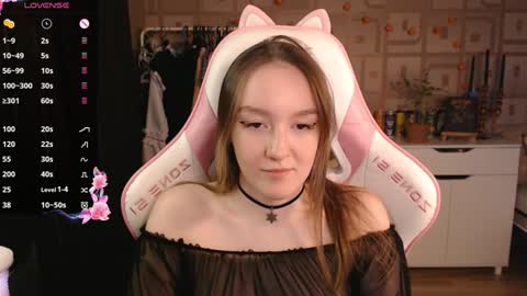 Snapshot of moonlish_siren chatting on 12/06/24, 09:13 Katrin online show from 12/06/24, 09:13