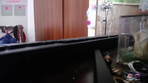 Snapshot of moonlunita chatting on 10/15/25, 07:03 moonlunita online show from 10/15/25, 07:03
