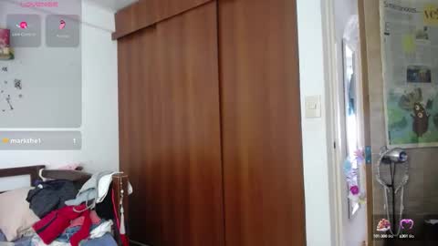 Snapshot of moonlunita chatting on 10/16/25, 04:52 moonlunita online show from 10/16/25, 04:52
