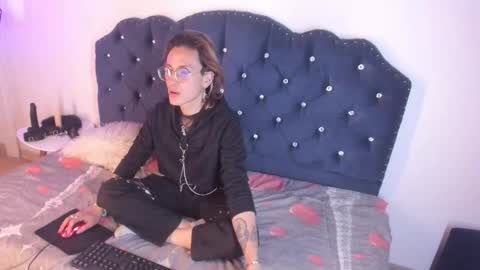 Moon online show from 10/03/25, 09:01