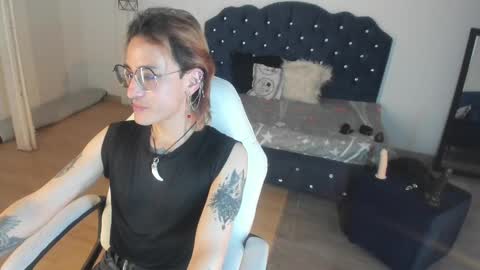 Moon online show from 10/06/25, 08:06