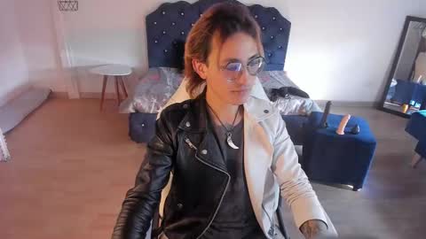 Moon online show from 10/07/25, 08:39