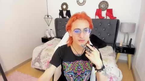 Moon online show from 10/19/25, 07:58