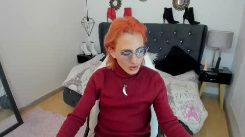 Moon online show from 10/21/25, 08:42