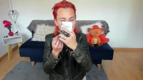 Moon online show from 11/17/25, 08:03