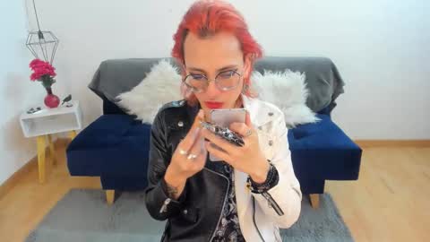 Moon online show from 11/21/25, 08:51