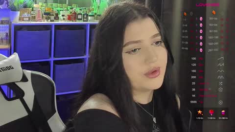 Snapshot of moonrenata chatting on 12/22/24, 11:20 Ri online show from 12/22/24, 11:20