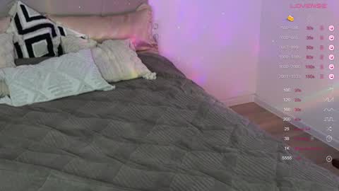 Snapshot of moonrenata chatting on 03/12/25, 12:53 Ri online show from 03/12/25, 12:53