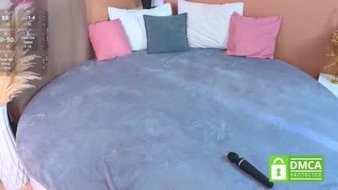 Snapshot of moontongue chatting on 09/11/25, 08:14 Trisha online show from 09/11/25, 08:14