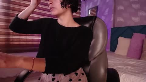 Snapshot of moony_14 chatting on 02/22/25, 01:35 Michelle online show from 02/22/25, 01:35