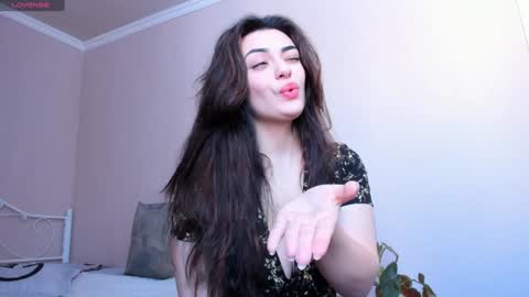 Snapshot of moroccan_diamond_ chatting on 01/11/25, 09:15 Medina online show from 01/11/25, 09:15