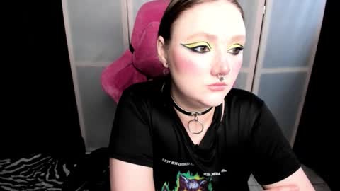 Snapshot of motorkate chatting on 10/24/25, 01:35 motorkate online show from 10/24/25, 01:35