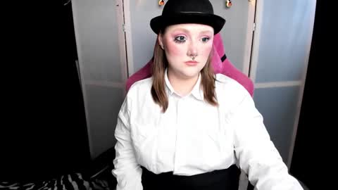 Snapshot of motorkate chatting on 10/27/25, 03:54 motorkate online show from 10/27/25, 03:54