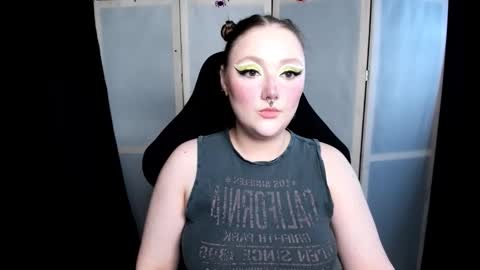 Snapshot of motorkate chatting on 11/18/25, 01:55 motorkate online show from 11/18/25, 01:55