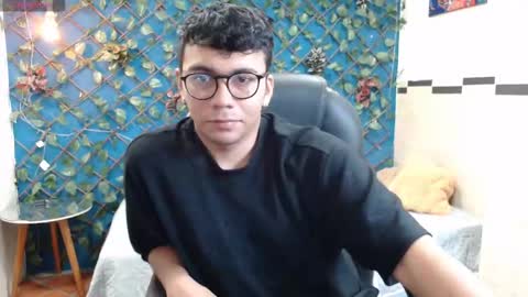 Mou Fly online show from 10/18/25, 12:39