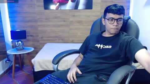 Mou Fly online show from 10/19/25, 12:50