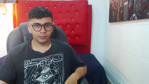 Mou Fly online show from 11/04/25, 11:42