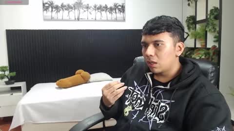 Mou Fly online show from 11/23/25, 12:16