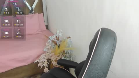 mou_tay online show from 09/21/25, 12:07