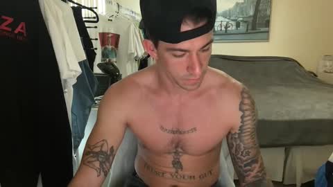 Snapshot of movedto305 chatting on 11/02/25, 05:15 movedto305 online show from 11/02/25, 05:15