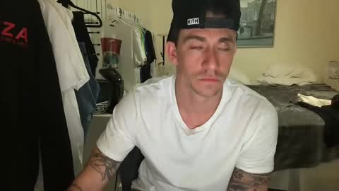 Snapshot of movedto305 chatting on 11/03/25, 10:49 movedto305 online show from 11/03/25, 10:49