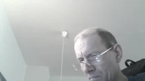 Snapshot of moviem1978 chatting on 01/10/25, 10:50 Frederik online show from 01/10/25, 10:50