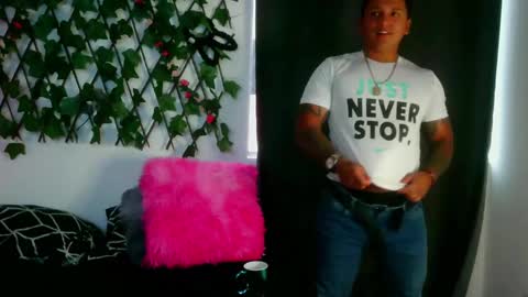 Snapshot of mr777desire chatting on 10/12/25, 10:20 mr777desire online show from 10/12/25, 10:20