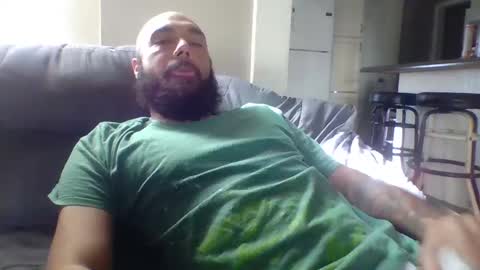 Snapshot of mr8plus chatting on 10/20/25, 07:25 Mr8 online show from 10/20/25, 07:25