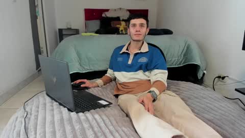 Snapshot of mr_andresr chatting on 01/20/25, 05:48 Andy online show from 01/20/25, 05:48