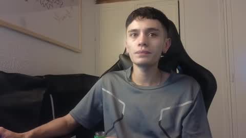 Snapshot of mr_andresr chatting on 02/24/25, 08:58 Andy online show from 02/24/25, 08:58