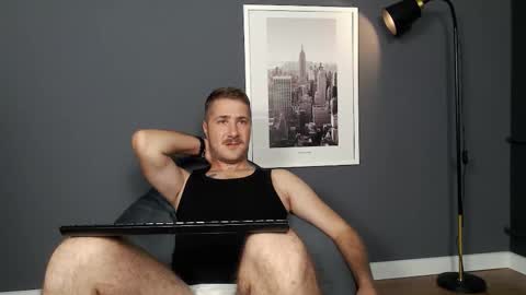 Snapshot of mr_at chatting on 09/22/25, 07:32 Artur online show from 09/22/25, 07:32