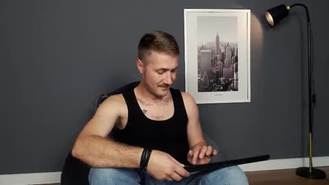 Snapshot of mr_at chatting on 09/23/25, 07:44 Artur online show from 09/23/25, 07:44