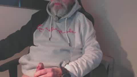 Snapshot of mr_boombastic2021 chatting on 01/10/25, 11:43 mr_boombastic2021 online show from 01/10/25, 11:43