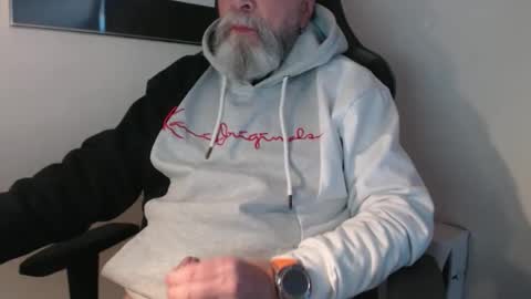 Snapshot of mr_boombastic2021 chatting on 11/21/25, 11:20 mr_boombastic2021 online show from 11/21/25, 11:20