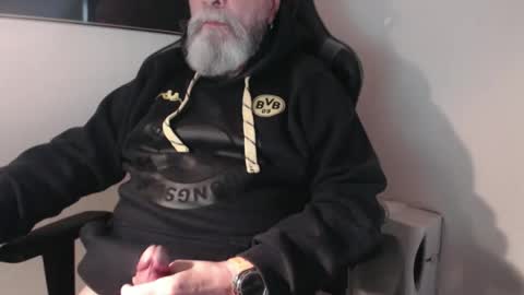 Snapshot of mr_boombastic2021 chatting on 11/25/25, 10:37 mr_boombastic2021 online show from 11/25/25, 10:37