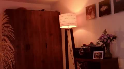 Mr Evans online show from 10/15/25, 02:39