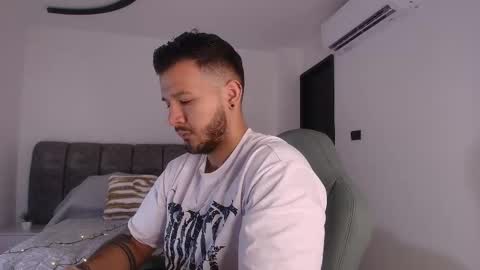 MIKEE online show from 11/06/25, 03:07