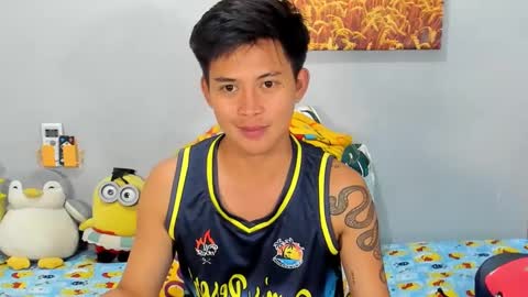 Snapshot of mr_swe3t0oth chatting on 02/27/25, 12:23 KYLE online show from 02/27/25, 12:23
