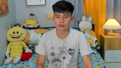 Snapshot of mr_swe3t0oth chatting on 03/03/25, 10:49 KYLE online show from 03/03/25, 10:49