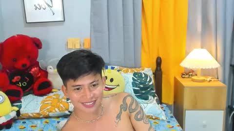 Snapshot of mr_swe3t0oth chatting on 03/09/25, 02:32 KYLE online show from 03/09/25, 02:32