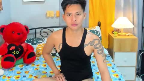 Snapshot of mr_swe3t0oth chatting on 03/10/25, 03:12 KYLE online show from 03/10/25, 03:12