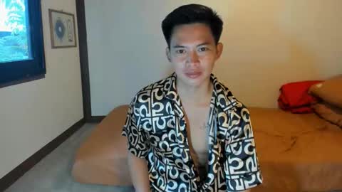 Snapshot of mr_swe3t0oth chatting on 09/22/25, 01:18 KYLE online show from 09/22/25, 01:18