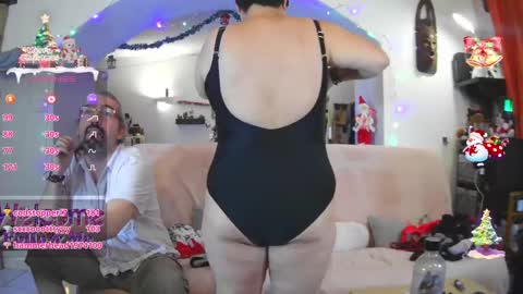 Snapshot of mrandmrsswetness84 chatting on 12/21/24, 10:19 MrAndMrsSwetness84 online show from 12/21/24, 10:19