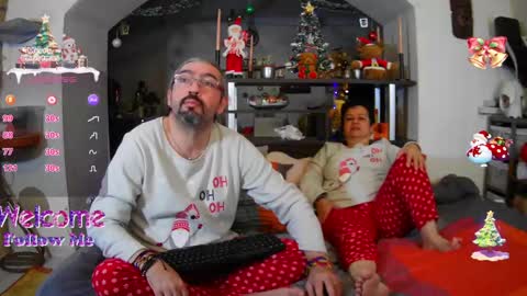 Snapshot of mrandmrsswetness84 chatting on 01/02/25, 06:18 MrAndMrsSwetness84 online show from 01/02/25, 06:18