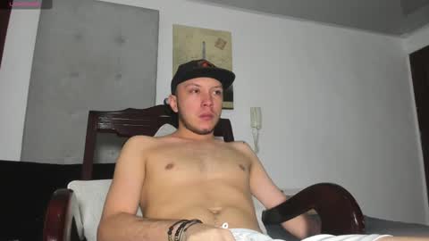 Snapshot of mrandrey23 chatting on 09/17/25, 12:40 mrandrey23 online show from 09/17/25, 12:40