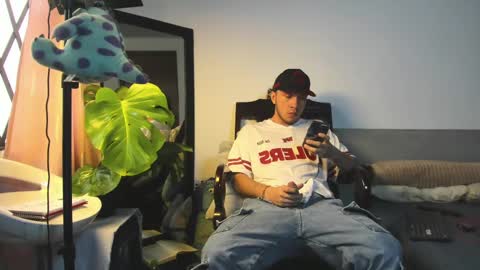 Snapshot of mrandrey23 chatting on 09/30/25, 06:02 mrandrey23 online show from 09/30/25, 06:02